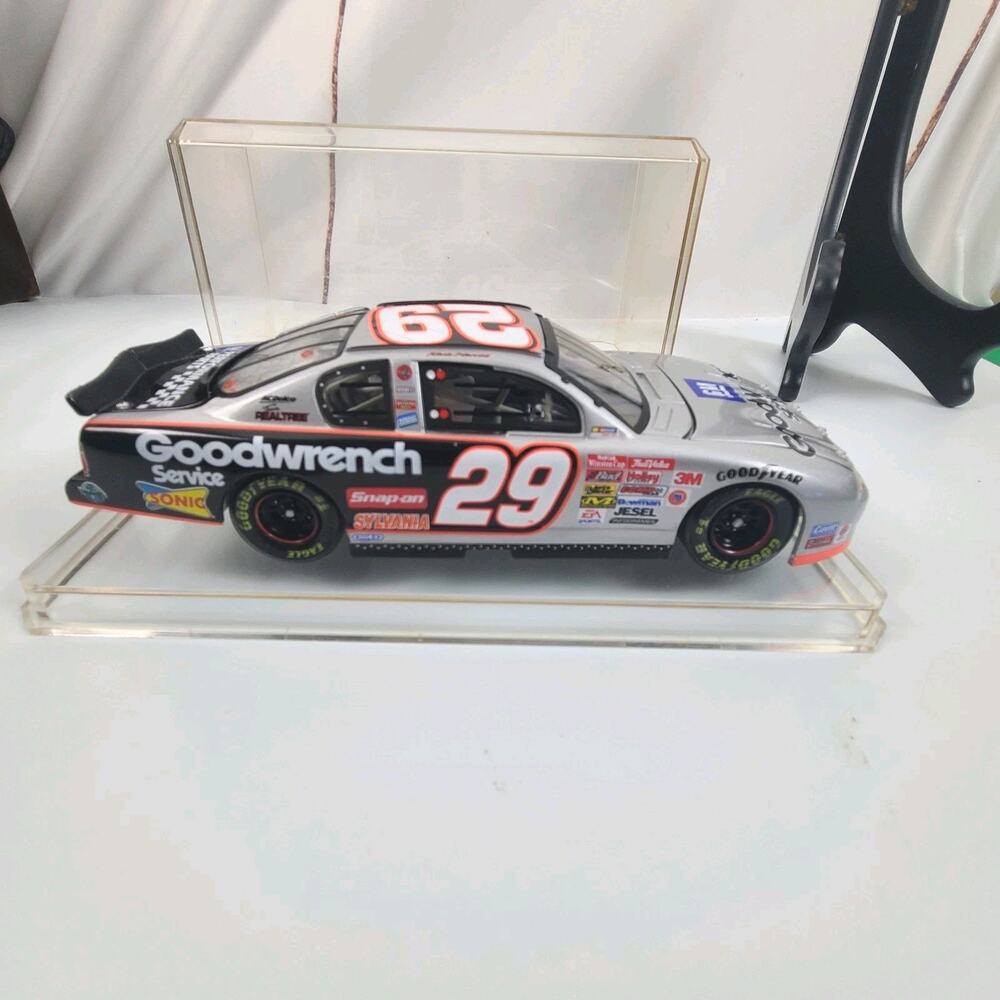 Kevin Harvick #29 2002 Monte Carlo GM Goodwrench Service 1:24 Action Diecast Car